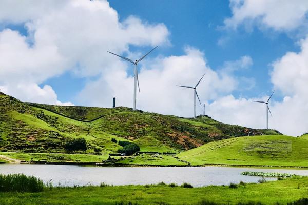 隱藏在湖南的大草原，被稱“北江之源的一滴眼淚”，距市區60公里