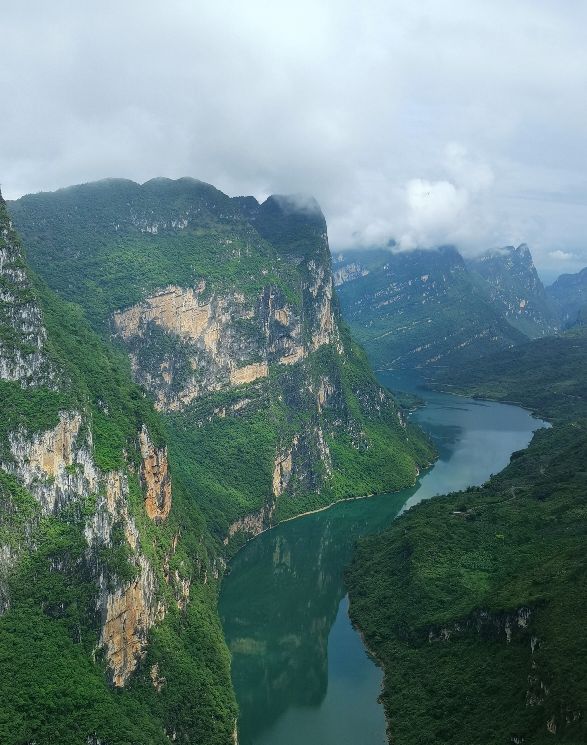 跑過關興公路嗎？說“自駕必去”，200公里我玩出了“貴州味道”