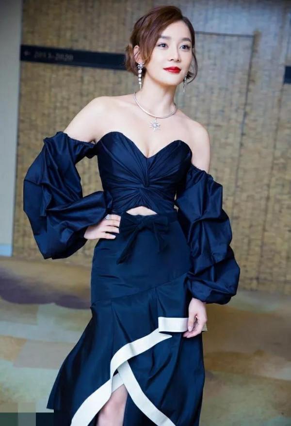 《笑傲江湖》中的女神任盈盈的扮演者-著名演員袁珊珊 《笑傲江湖》中的女神任盈盈的扮演者-著名演員袁珊珊