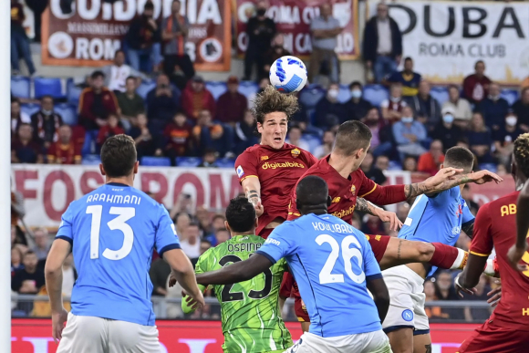 穆里尼奧全場都在搭訕，他不斷跟人家隊長說，來羅馬你能獲得金球