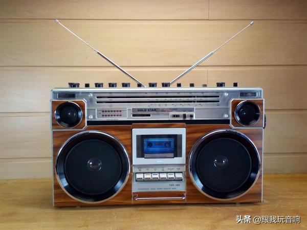 非常漂亮的懷舊經典音響,立體聲收音機錄音機,很酷的木質外觀 非常漂亮的懷舊經典音響,立體聲收音機錄音機,很酷的木質外觀