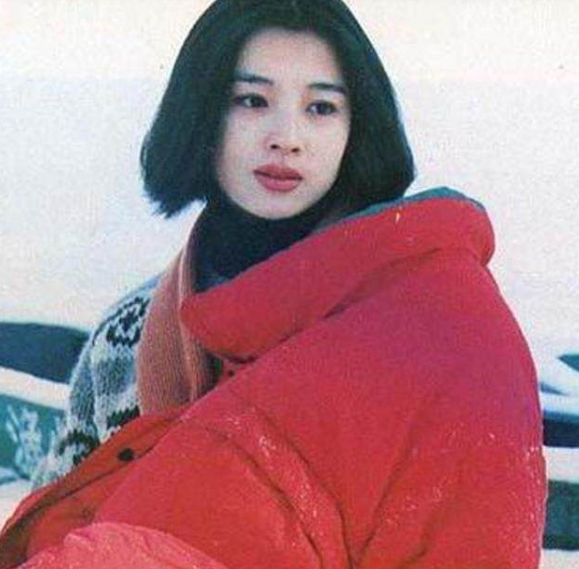 趙明明：失敗的婚姻給她造成心靈創傷，為了女兒至今未嫁