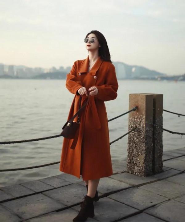 穿大衣時，搭長裙還是短裙？記住“九分穿法”，才能有效顯高瘦