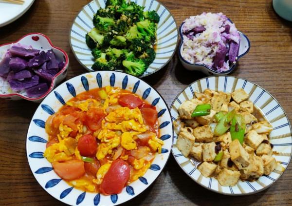 一日三餐不知道吃什麼，這裡有簡單的美食食譜，大人小孩都愛吃