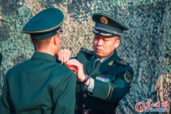 武警河南總隊舉行新兵授銜儀式：高光時刻 新戰友的軍營“成人禮”