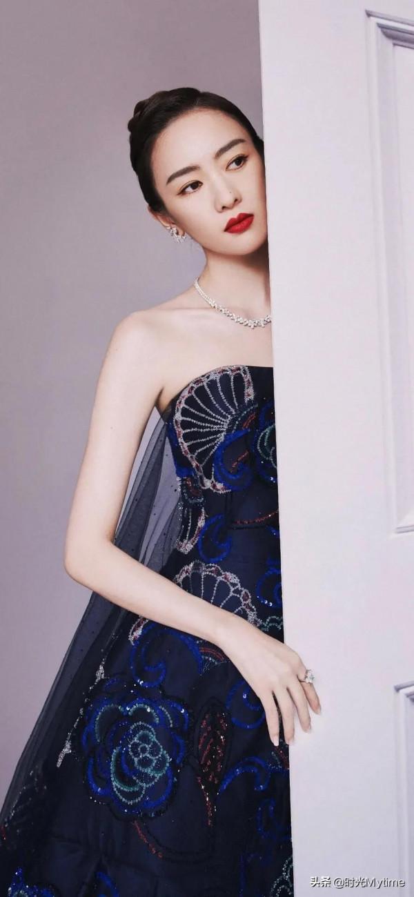 明星桌布:女人味十足的童謠 明星桌布:女人味十足的童謠