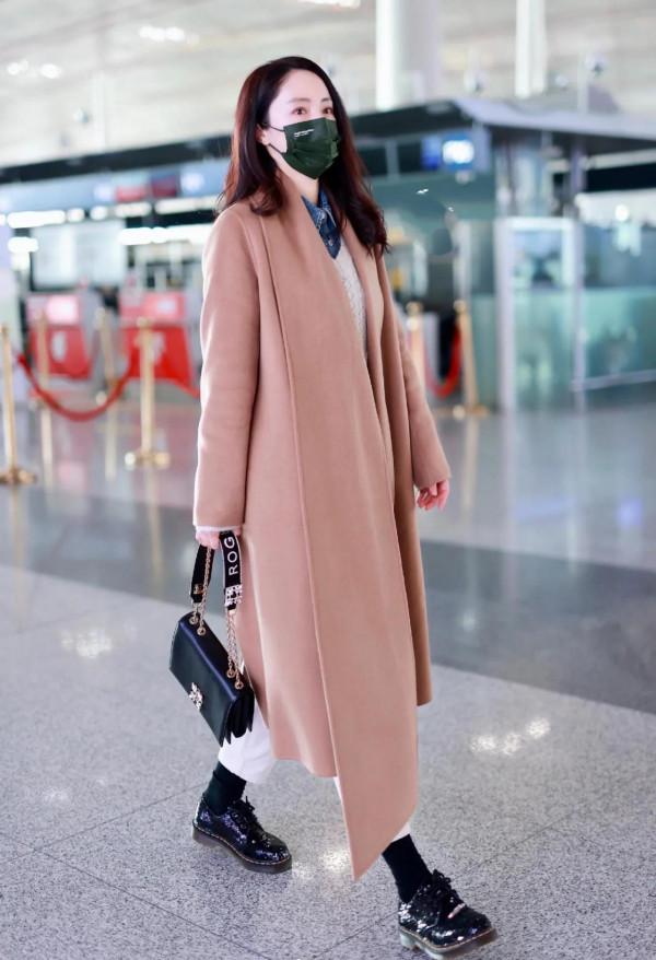 董璇楊冪私服來了，一種成熟女人獨有的韻味，一種是少女時尚感