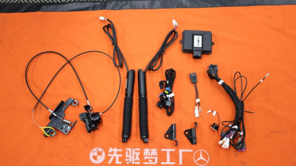 解放雙手自由開合 ModelY電動機蓋加裝