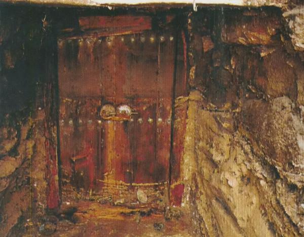 03年，採石場現千年古墓，疑雲重重：棺木鮮紅，墓主被灌水銀