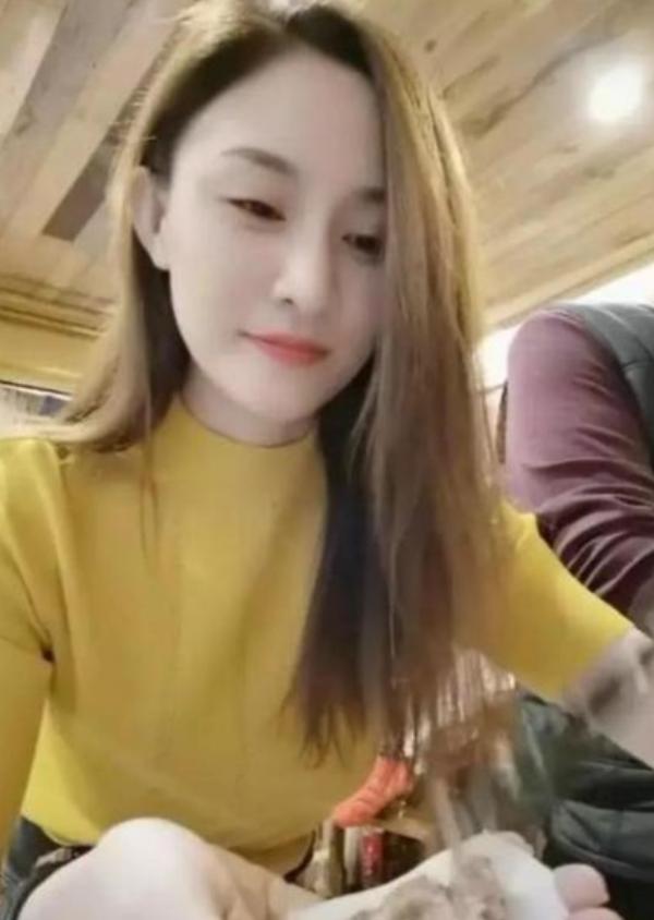 “喜劇人”賈冰：28歲當團長，35歲副處級，37歲辭職後爆紅