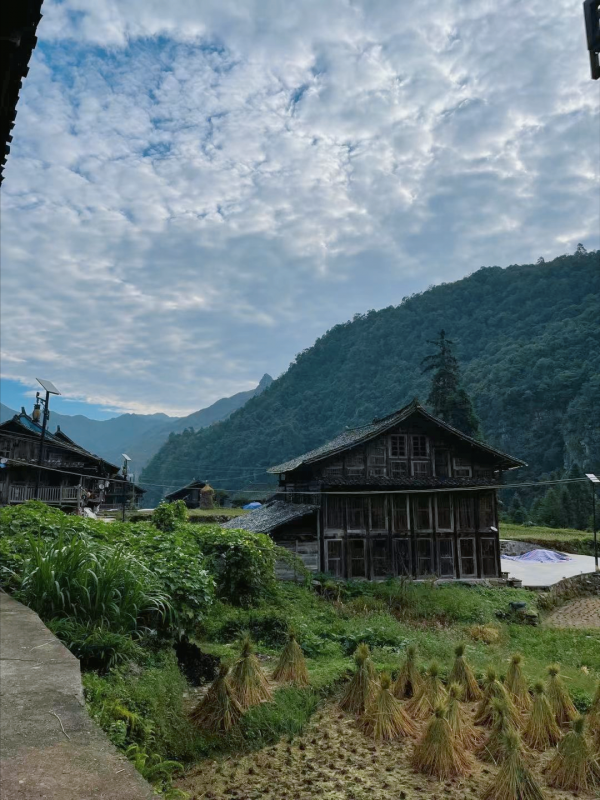 看，這就是深藏在貴州深山布依族村寨生活中的好滋味