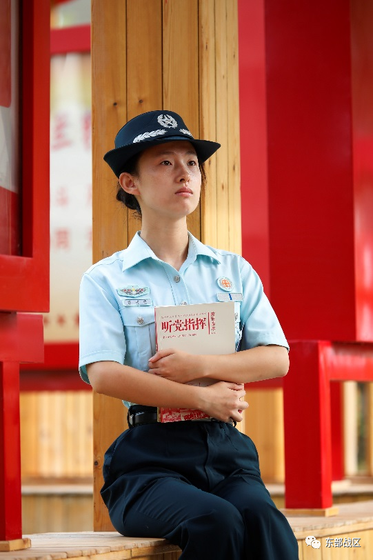 火箭軍新排長和新入職文職亮相