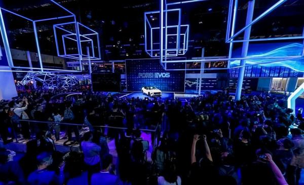 長安福特探險者展臺現場冒煙 內部解釋站得住腳嗎？