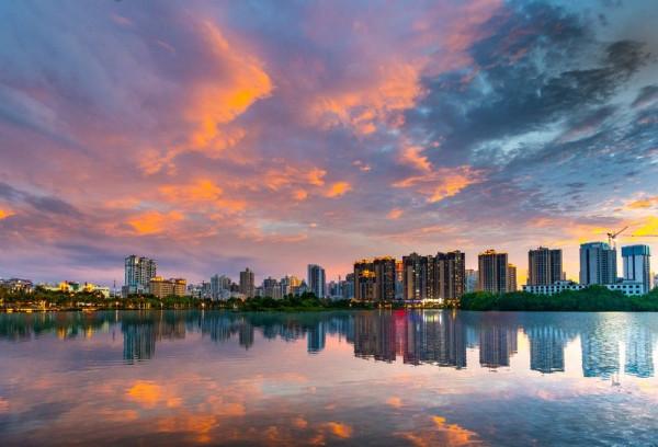 紅城湖公園美麗的倒影