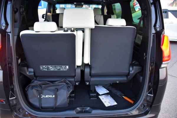 巔峰MPV對決，3&period;5L埃爾法對比雷克薩斯LM300h