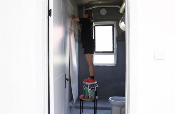 90後姑娘改造毛坯房衛生間，親手完成每個步驟，網友：太能幹了