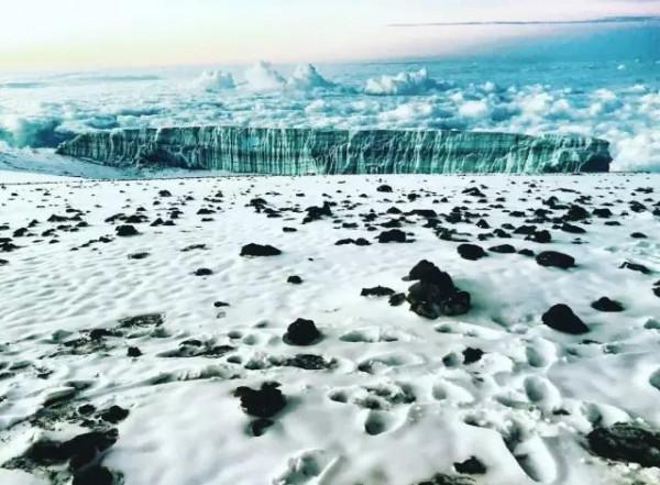 虎年春節的儀式感 &vert; 年初一登頂乞力馬紮羅 &vert; 肯亞山