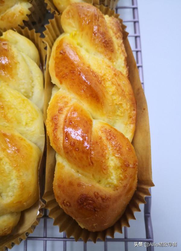 復刻麵包房的麻花小麵包，椰香柔軟又拉絲，學會了隨吃隨做，厲害