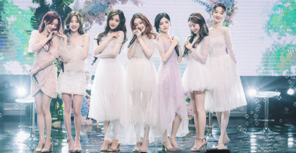 蘿莉臉太騙人！竟是隱形高個，看臉150看腿170，原來錯怪男星矮了