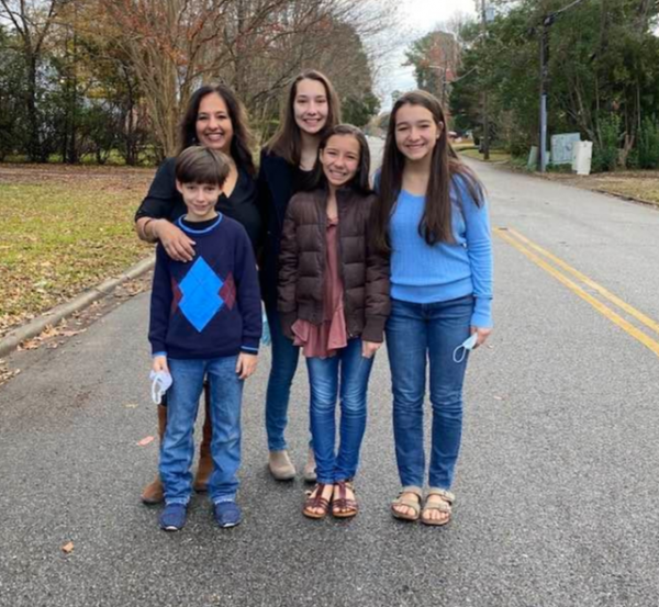 美國10兄弟姊妹13歲前全跳級上大學，父母公開高效能在家教育法