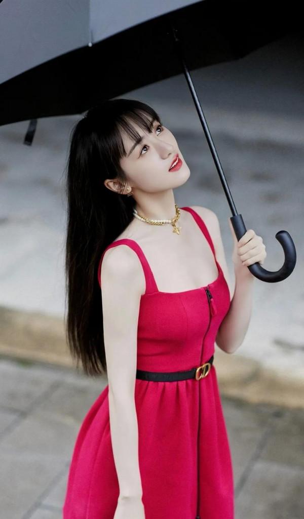 袁冰妍現代裝也很漂亮