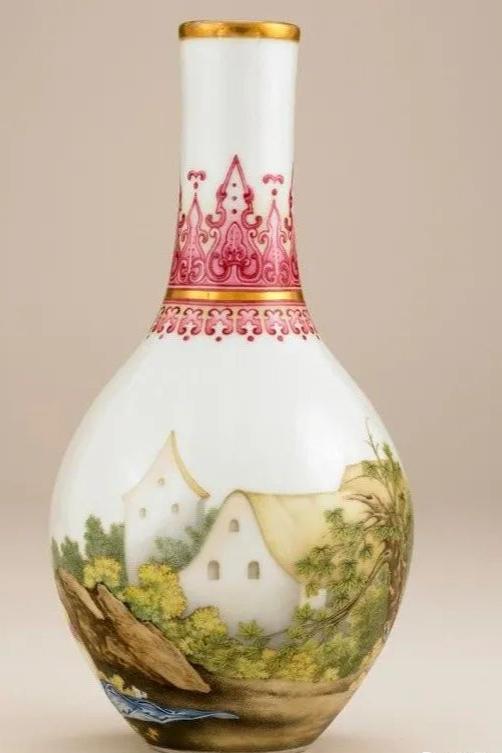 紐約小型拍賣驚現乾隆御瓷？「無頸」乾隆琺琅彩瓶1560萬成交