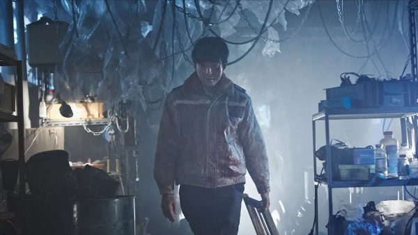 細思極恐的韓國電影，殺手潛伏下水道多年，專門對路過女孩下手