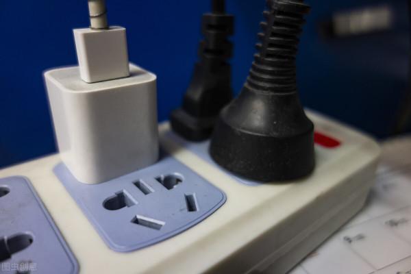 家中這5件電器用完要拔插頭，不僅耗電，還可能會有安全隱患