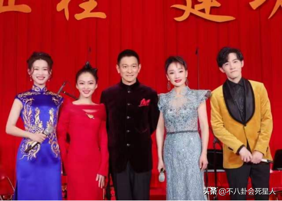 8位明星出席央視茶話會，劉德華黃軒一身正氣，個個都是優秀藝人