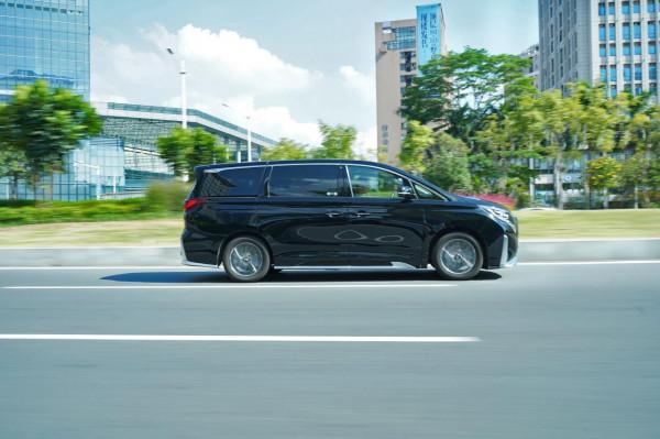 深度體驗傳祺M8大師系列:氣場不輸加價神車,中排一躺就想睡覺 深度體驗傳祺M8大師系列:氣場不輸加價神車,中排一躺就想睡覺