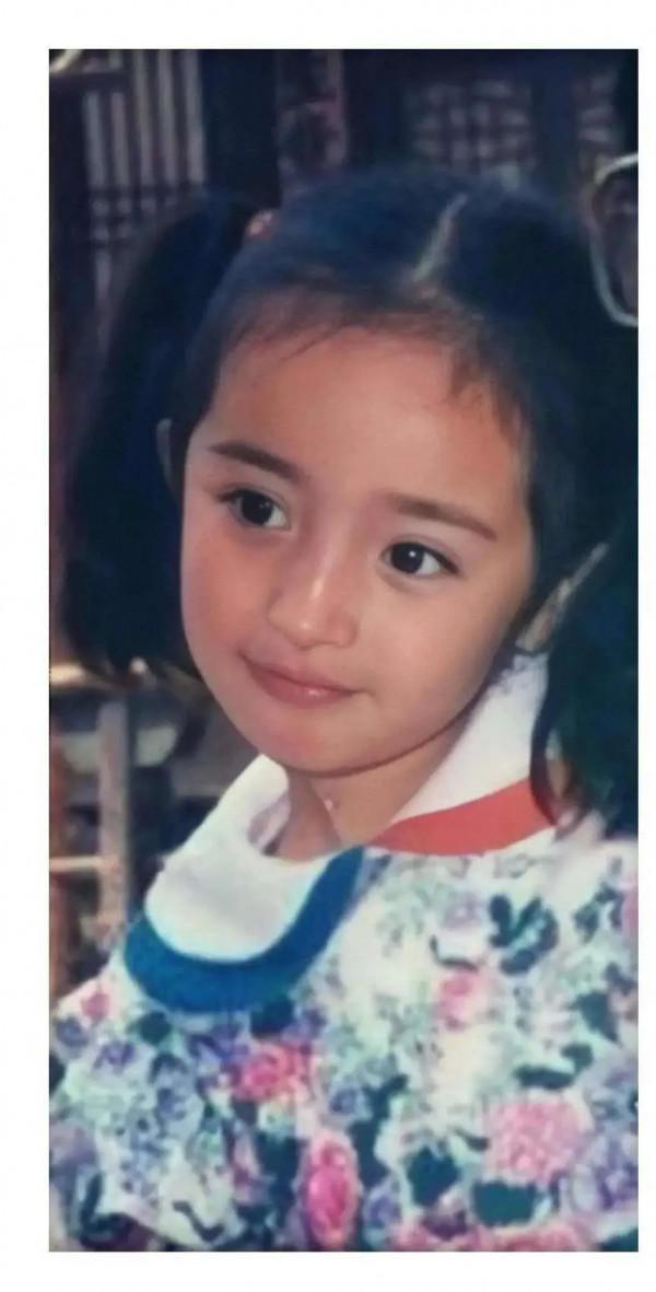 你沒見過的楊冪！那麼小的時候就有明星的氣質了