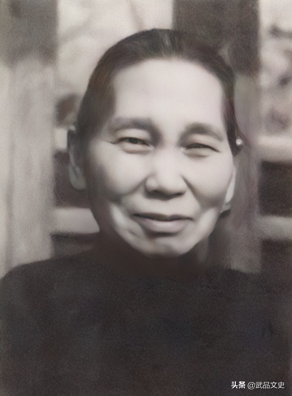 她是夫人帶來的丫鬟，培養了9名國家棟梁，一生無名無分死在草棚