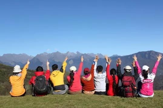 5男3女一起進山遊玩，下山離開時只有7人，保安：有點不對勁