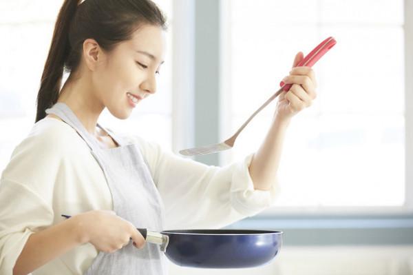 31歲保姆：給兩個男僱主做住家保姆後，我才知為什麼住家保姆高薪