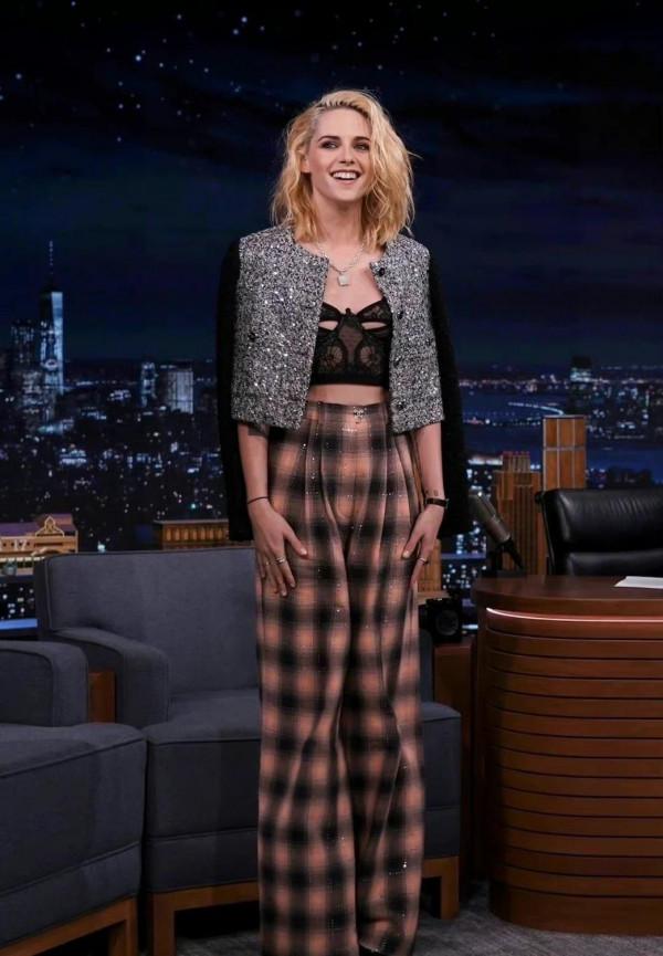 小K與女友終成定局！被求婚後女人味更足，與黛安娜相似度驚人