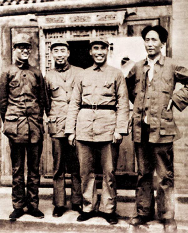 年長毛澤東4歲的同學來京,剛見面毛主席就叫他“叔祖父”,並親自為其夾菜 年長毛澤東4歲的同學來京,剛見面毛主席就叫他“叔祖父”,並親自為其夾菜