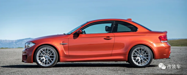 珍獸般的黑武士寶馬1M,開慣了500馬力本田S2000也不一定能駕馭 珍獸般的黑武士寶馬1M,開慣了500馬力本田S2000也不一定能駕馭