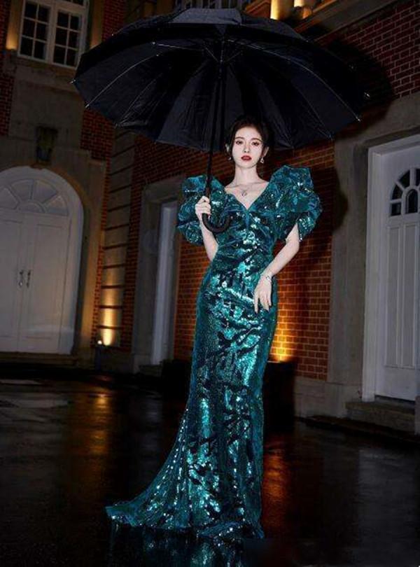 為什麼女明星走紅毯那麼拼？因為連紅毯都內捲了，真是不拼不行啊