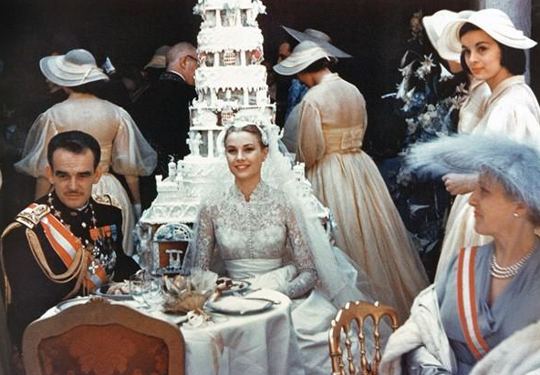 籠罩摩納哥王室700年的詛咒：格蕾絲王妃52歲車禍，兒女婚姻不幸