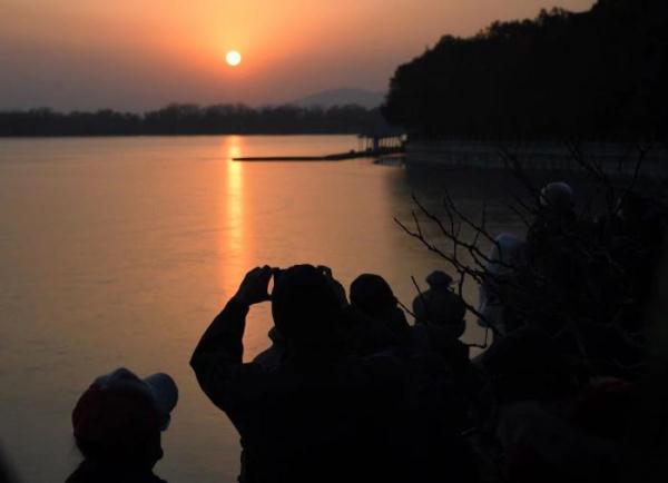 冬至：頤和園十七孔橋呈現“金光穿洞”美景