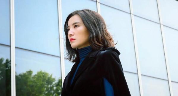 此《盛裝》宋佳，非彼《人世間》宋佳