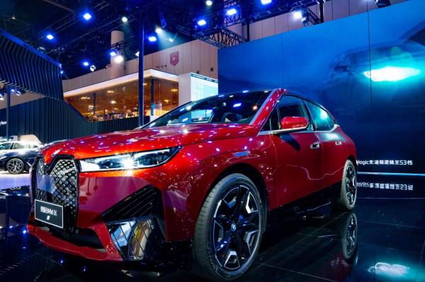 寶馬首款純電SUV,豪華與科技並存,前臉設計彪悍但暗藏玄機? 寶馬首款純電SUV,豪華與科技並存,前臉設計彪悍但暗藏玄機?