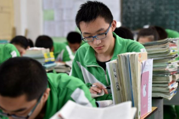 高三教室開空調,學生每天需要上交3元費用,家長:這收費合理嗎 高三教室開空調,學生每天需要上交3元費用,家長:這收費合理嗎