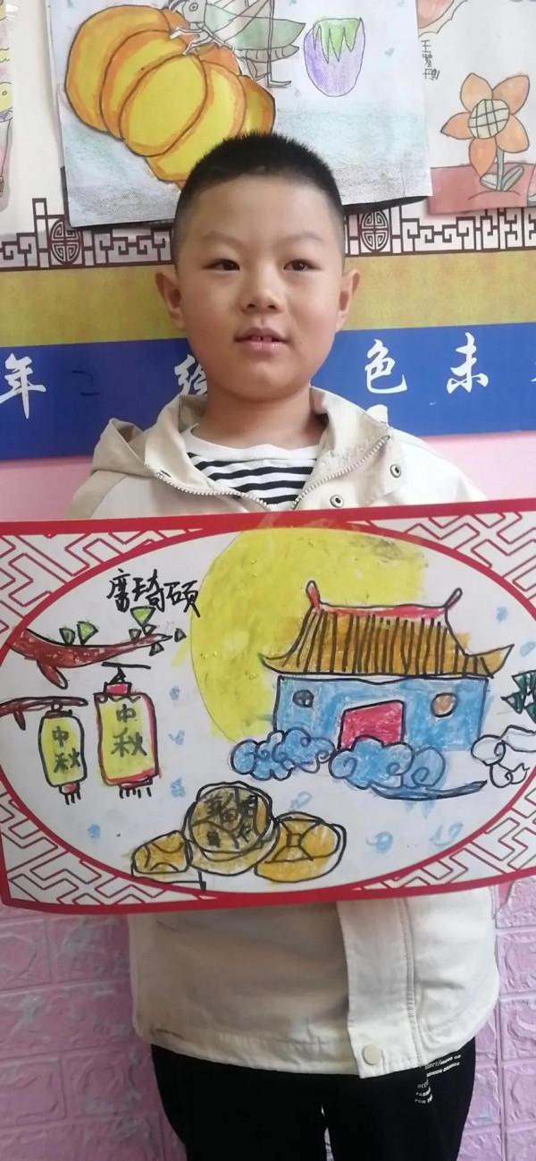 兒童畫，中秋節繪畫作品，彩鉛，卡紙畫。讓孩子自己去畫，孩子內
