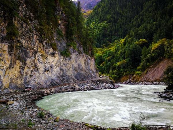 易貢藏布,一個淘氣的“野孩子” 易貢藏布,一個淘氣的“野孩子”
