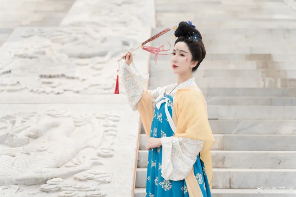 每日八卦：歐豪蹭趙麗穎熱度？鞠婧禕軋戲了？張萌畫大餅？