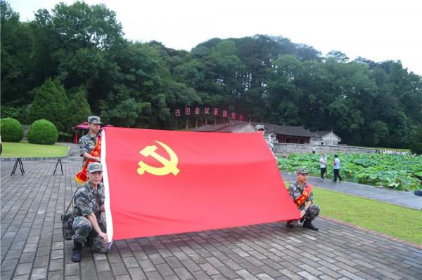 熱點|官兵這次穿軍裝集體外出,去的地方很神聖 熱點|官兵這次穿軍裝集體外出,去的地方很神聖