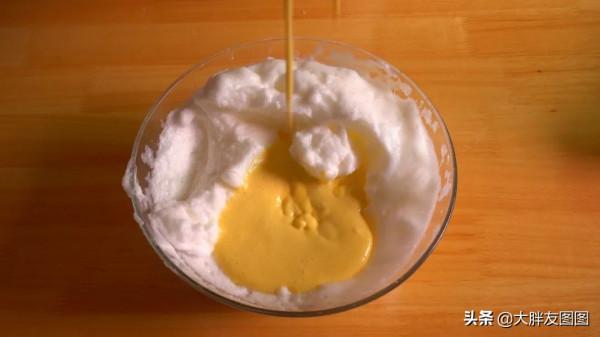 沒秤，沒打蛋器，沒烤箱，如何做出蓬鬆的無油蛋糕？