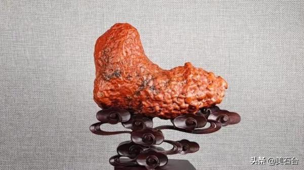 這塊像鞋的石頭開價1500萬，這些石頭鞋子不服