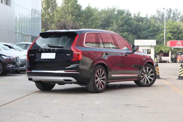 空間大的豪華品牌SUV,還不想要BBA?那快來看看它 空間大的豪華品牌SUV,還不想要BBA?那快來看看它